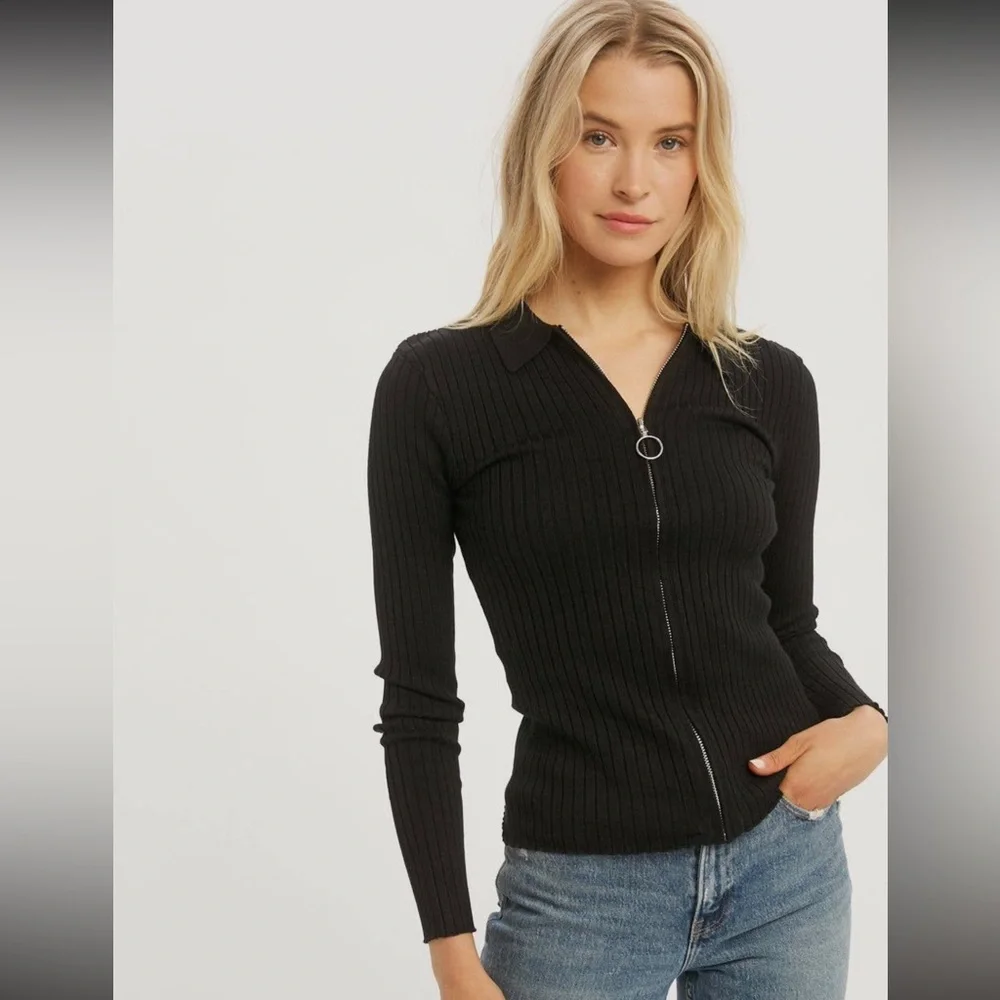 🆕Sweater Ribbed Fitted Collar Zip Up Black S, M & L Available - Picture 1 of 6
